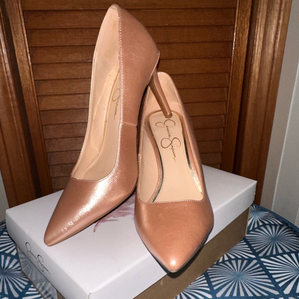 Like new (one wear) rose gold pumps
